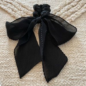 free with bundle! UO hair scrunchie bow!